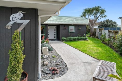 Photo of property in 7 Caughley Place, Otaki Beach, Otaki, 5512