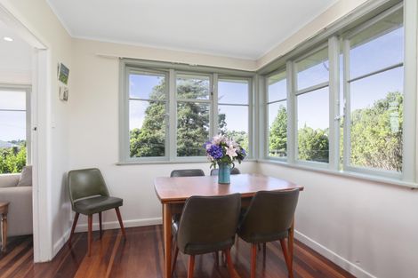 Photo of property in 60 Derwent Crescent, Titirangi, Auckland, 0604