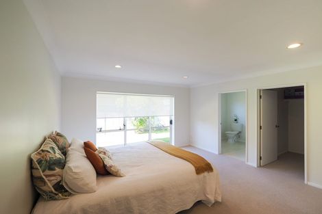 Photo of property in 17 Crown Hill, Paraparaumu, 5032