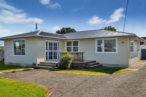 Photo of property in 3 Murray Avenue, Hawera, 4610