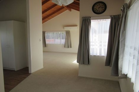 Photo of property in 4 Fairbanks Place, Glendene, Auckland, 0602