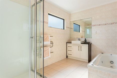 Photo of property in 59a Hewlett Road, Massey, Auckland, 0614