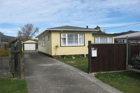 Photo of property in 5 Mckay Street, Wainuiomata, Lower Hutt, 5014
