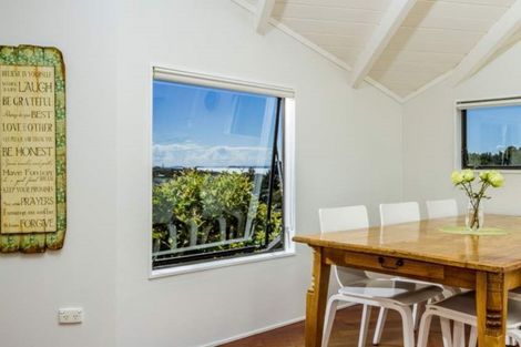 Photo of property in 10 Bellbird Rise, Murrays Bay, Auckland, 0630