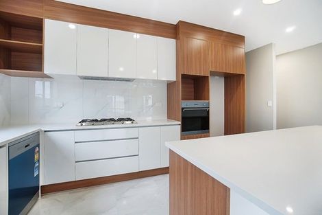 Photo of property in 2 Kakabeak Way, Takanini, 2110
