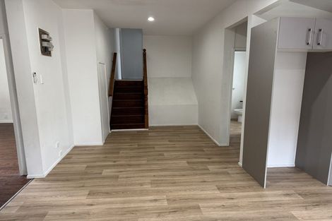 Photo of property in 31 Newington Road, Henderson, Auckland, 0612