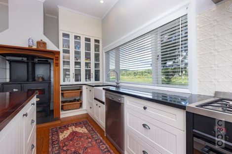 Photo of property in 76 Awaroa Road, Helensville, 0800
