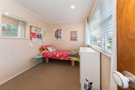 Photo of property in 100 Lantana Road, Green Bay, Auckland, 0604