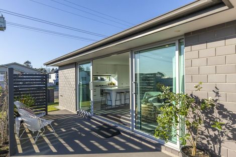 Photo of property in 1 Howe Place, Upper Vogeltown, New Plymouth, 4310