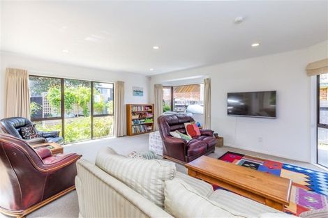 Photo of property in 11 Javelin Place, West Harbour, Auckland, 0618