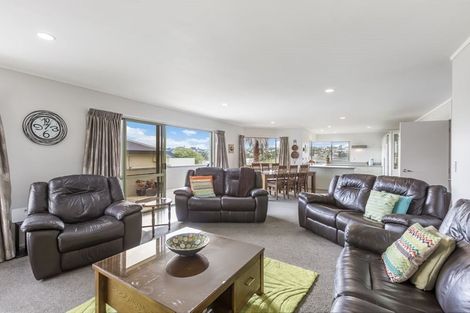 Photo of property in 35a Kauri Road, Stanmore Bay, Whangaparaoa, 0932