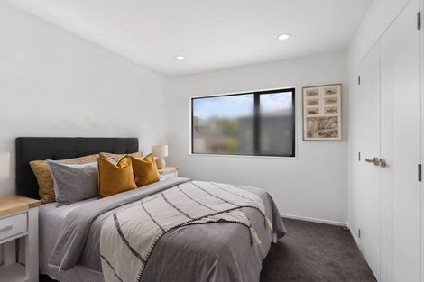 Photo of property in 2/77 Glenmore Road, Sunnyhills, Auckland, 2010