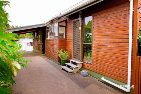 Photo of property in 2/76 Kaurilands Road, Titirangi, Auckland, 0604