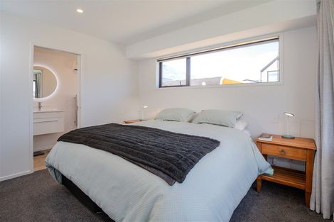 Photo of property in 21 Shelduck Road, Jacks Point, 9371