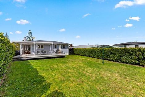 Photo of property in 1/64 Sunnynook Road, Sunnynook, Auckland, 0620