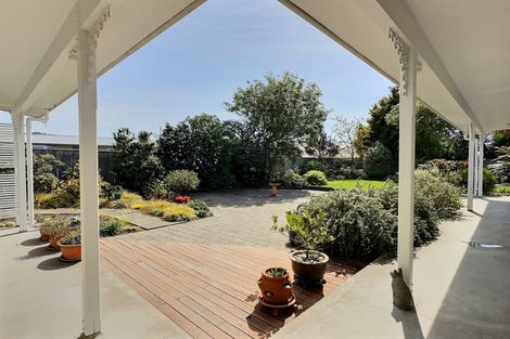 Photo of property in 10 Bassett Place, Taradale, Napier, 4112