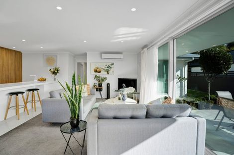 Photo of property in 44 Fernbrook Drive, Hurworth, New Plymouth, 4310