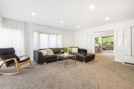 Photo of property in 11 Nottingham Place, Northcross, Auckland, 0630