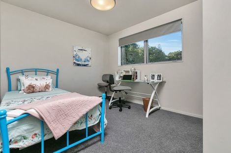 Photo of property in 96a Eskdale Road, Birkdale, Auckland, 0626