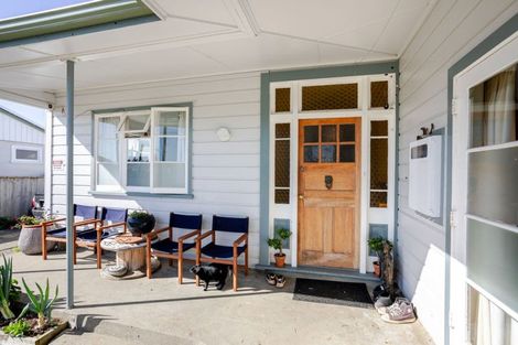 Photo of property in 28 Fox Street, Woodville, 4920
