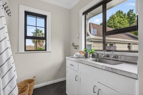 Photo of property in 2 Memorial Drive, Parahaki, Whangarei, 0112