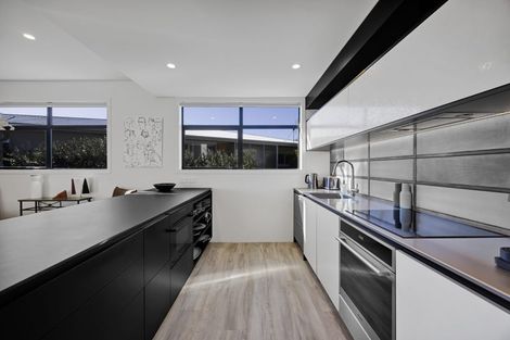 Photo of property in 40d Awanui Street, Merrilands, New Plymouth, 4312
