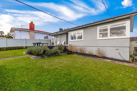 Photo of property in 2/29 Sunnyfield Crescent, Glenfield, Auckland, 0629