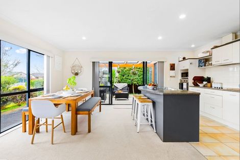 Photo of property in 8 Russett Grove, Henderson, Auckland, 0612