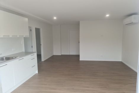 Photo of property in 15 Crompton Road, Massey, Auckland, 0614