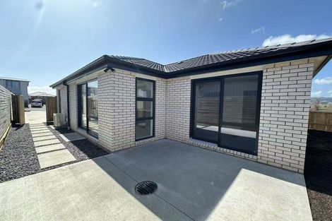 Photo of property in 10 Enchantment Lane, Karaka, Papakura, 2113