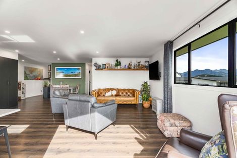 Photo of property in 5 Manatu Close, Whangamata, 3691