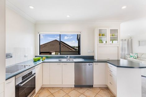 Photo of property in 2/12 Richards Avenue, Forrest Hill, Auckland, 0620