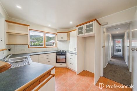 Photo of property in 3 Mcenroe Grove, Naenae, Lower Hutt, 5011