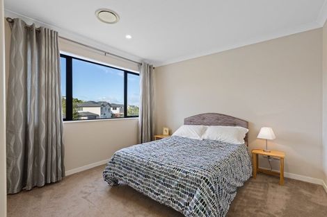 Photo of property in 39 Syd Grant Crescent, Orewa, 0931