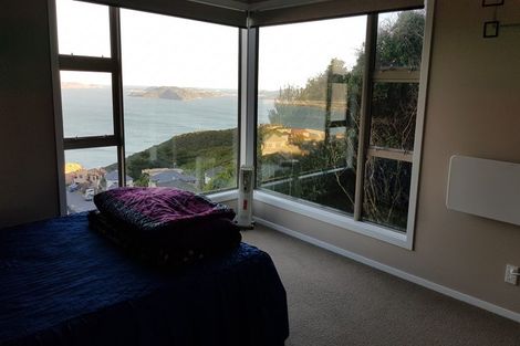 Photo of property in 6b Sunhaven Drive, Newlands, Wellington, 6037