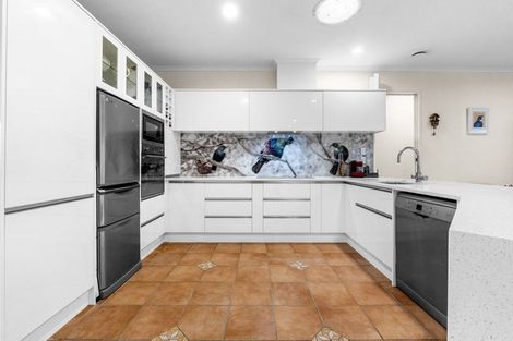 Photo of property in 16 Sherwood Grove, Northcross, Auckland, 0630