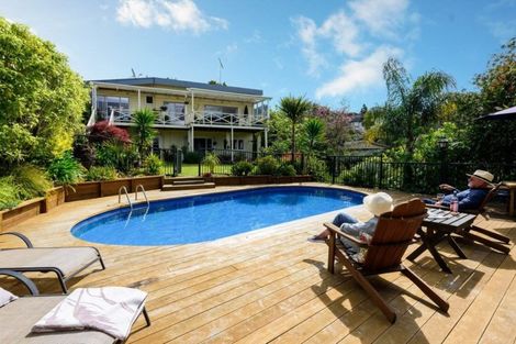 Photo of property in 20 Montgomery Crescent, Cockle Bay, Auckland, 2014