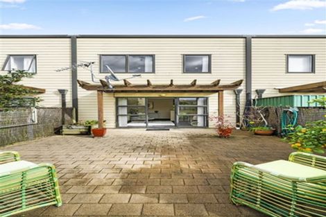 Photo of property in 4/15 Harbour View Road, Te Atatu Peninsula, Auckland, 0610