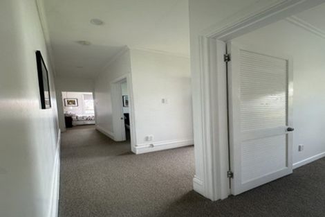 Photo of property in 180 Sutherland Road, Lyall Bay, Wellington, 6022