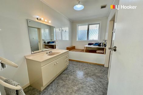 Photo of property in 15 Pioneer Crescent, Helensburgh, Dunedin, 9010