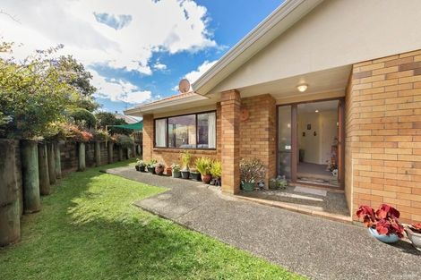 Photo of property in 9 Milan Drive, Glen Eden, Auckland, 0602