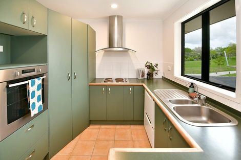 Photo of property in 30 Cabeleigh Drive, Helensville, 0800