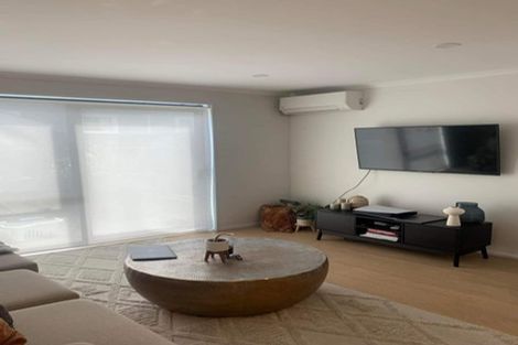 Photo of property in 8 Wharara Lane, Massey, Auckland, 0614