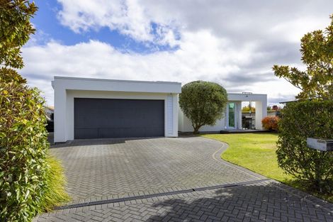 Photo of property in 15 Magnolia Rise, Waipahihi, Taupo, 3330