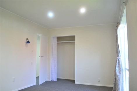 Photo of property in 21 Kingsbridge Place, Newlands, Wellington, 6037
