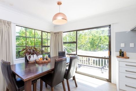 Photo of property in 77 Gilbass Avenue, Hamilton Lake, Hamilton, 3204