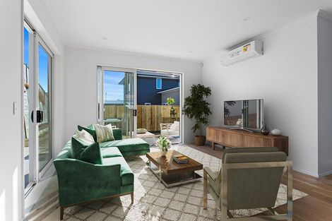 Photo of property in 15 Taikura Avenue, Red Beach, 0932