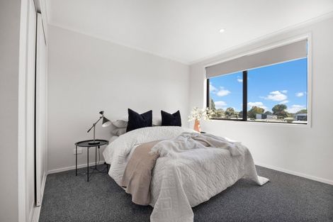 Photo of property in 8/5 Peachgrove Road, Te Atatu Peninsula, Auckland, 0610