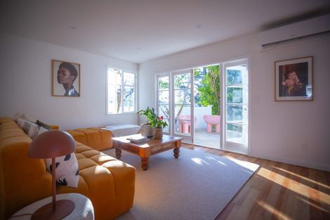 Photo of property in 26b Clinton Avenue, Te Atatu Peninsula, Auckland, 0610