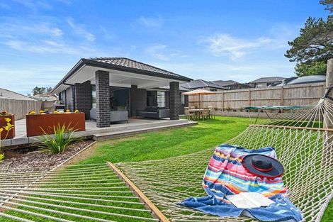 Photo of property in 19 Kawariki Road, Helensville, 0800